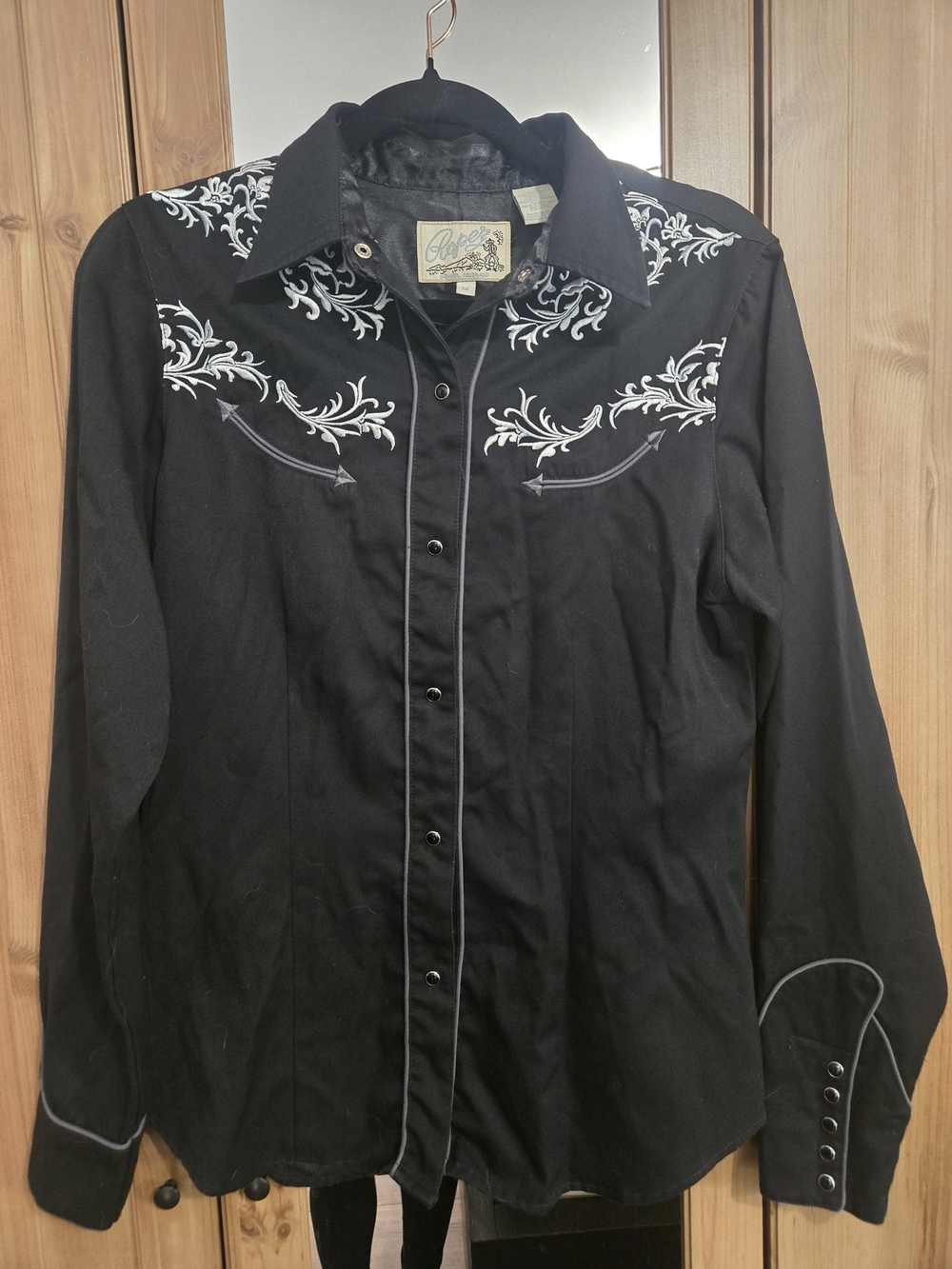 Vintage Women's Roper Colorado Western Embroidered Black Snap Shirt Size Medium